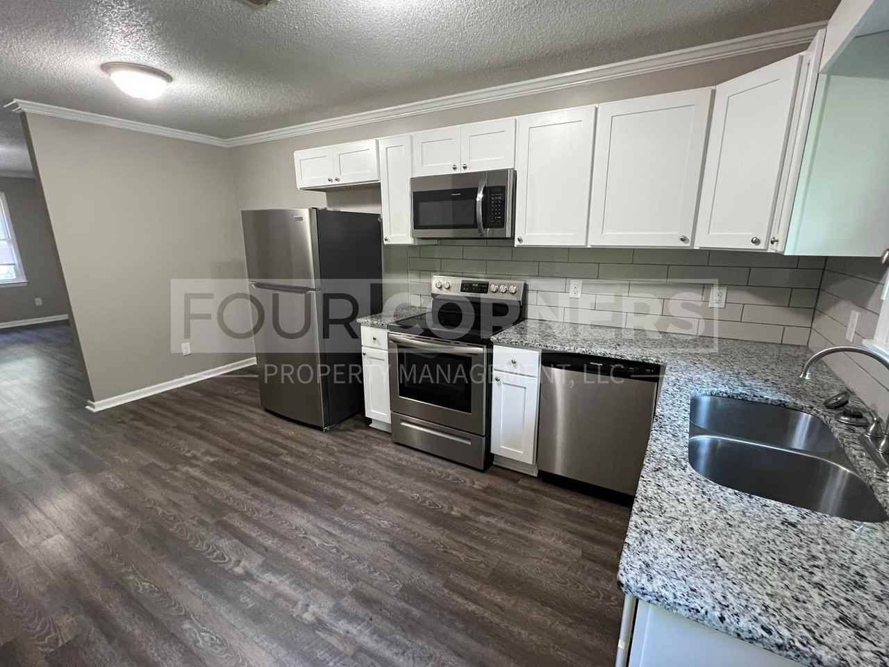 325 Temple St - Photo 4 of 7