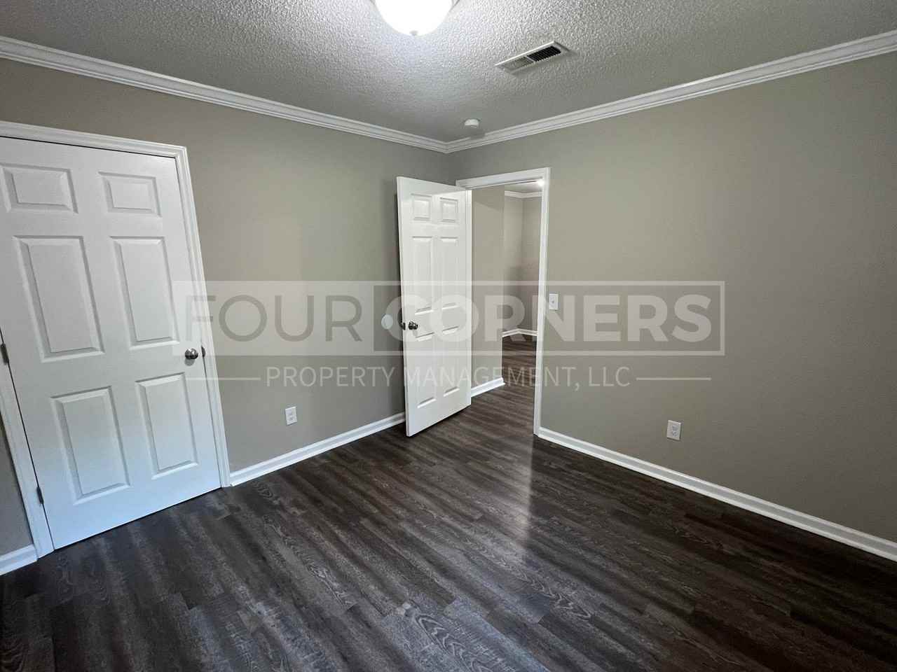325 Temple St - Photo 5 of 7