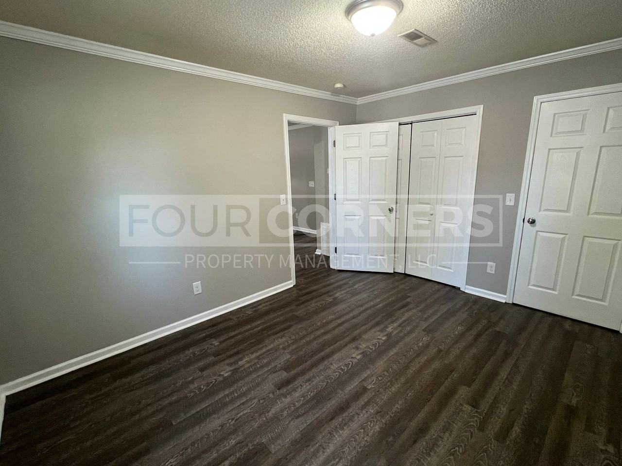 325 Temple St - Photo 6 of 7