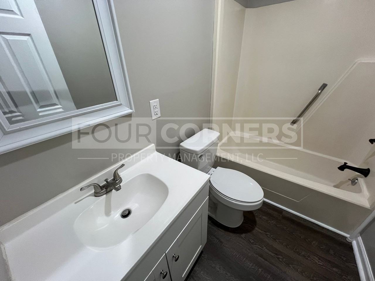 325 Temple St - Photo 7 of 7