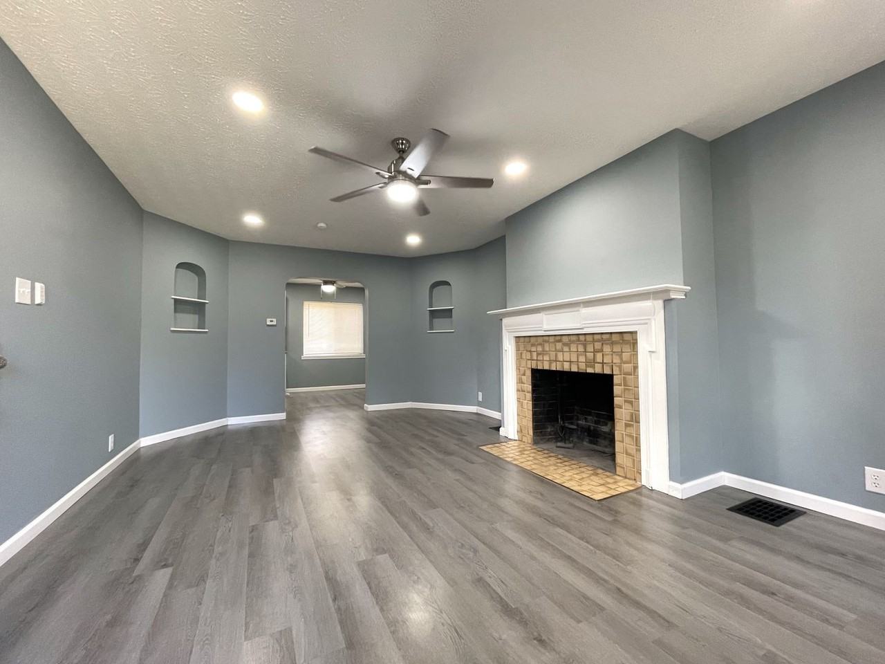 1285 Linwood Ave - Photo 6 of 23