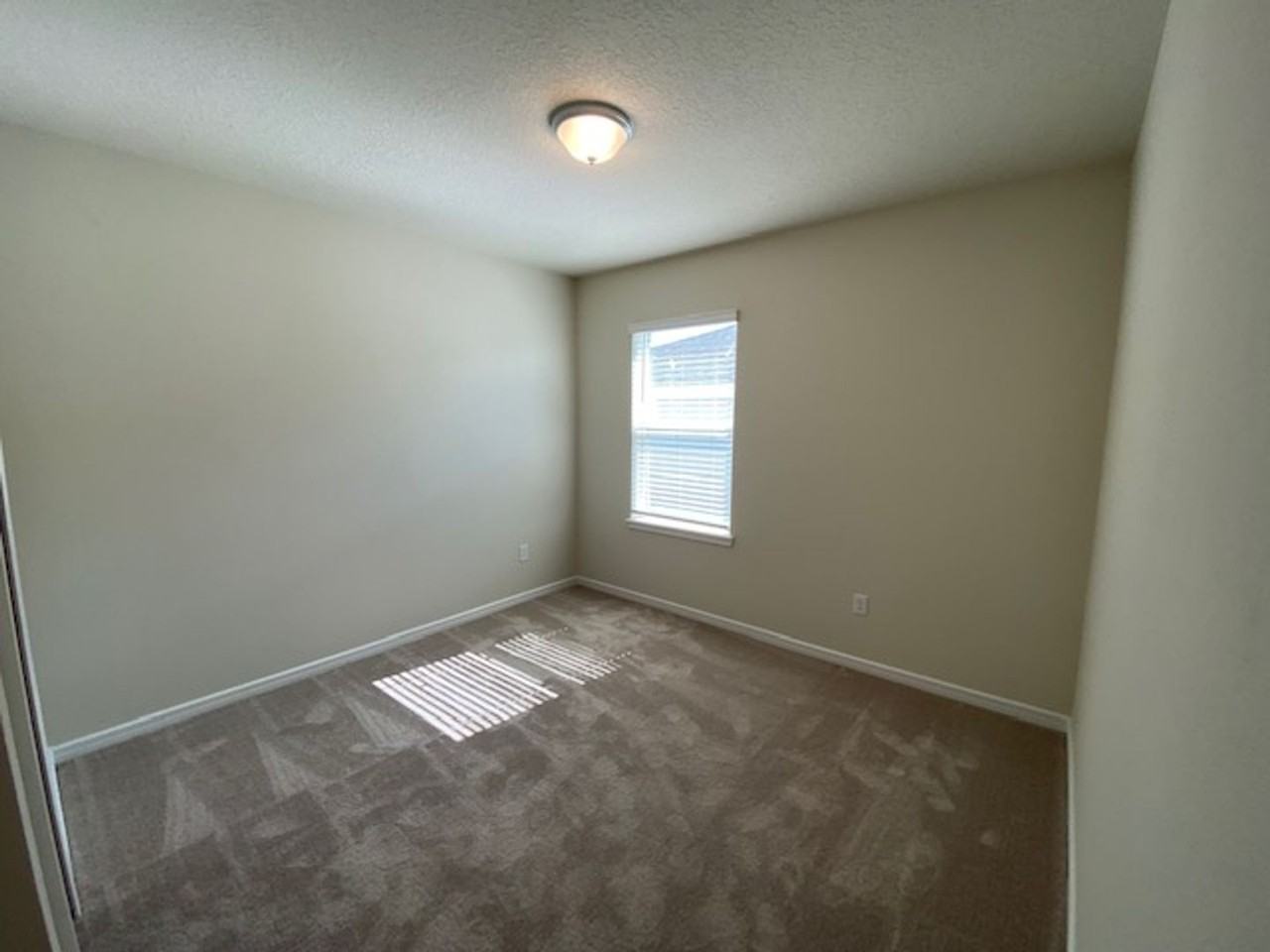 1147 Sugarwood St - Photo 5 of 23