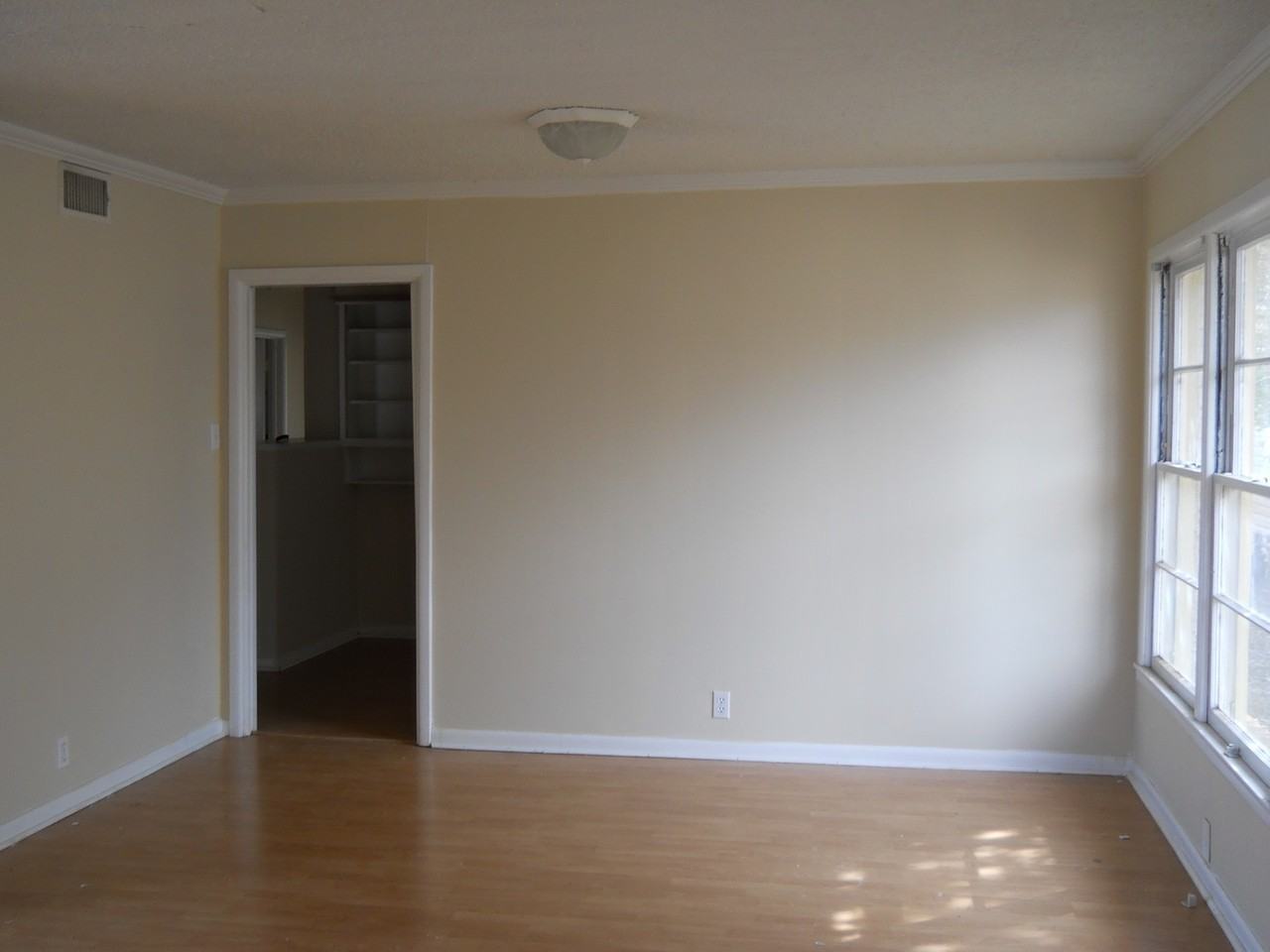 1833 Sayles Blvd - Photo 3 of 12