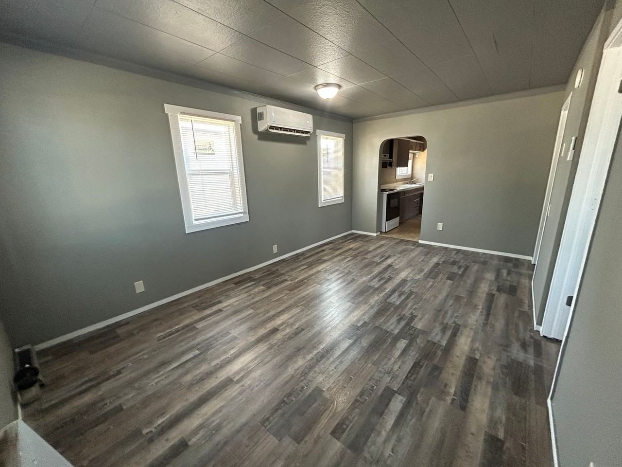 323 Sw 16th St - Photo 2 of 12