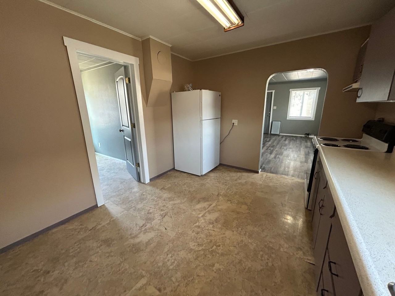 323 Sw 16th St - Photo 3 of 12