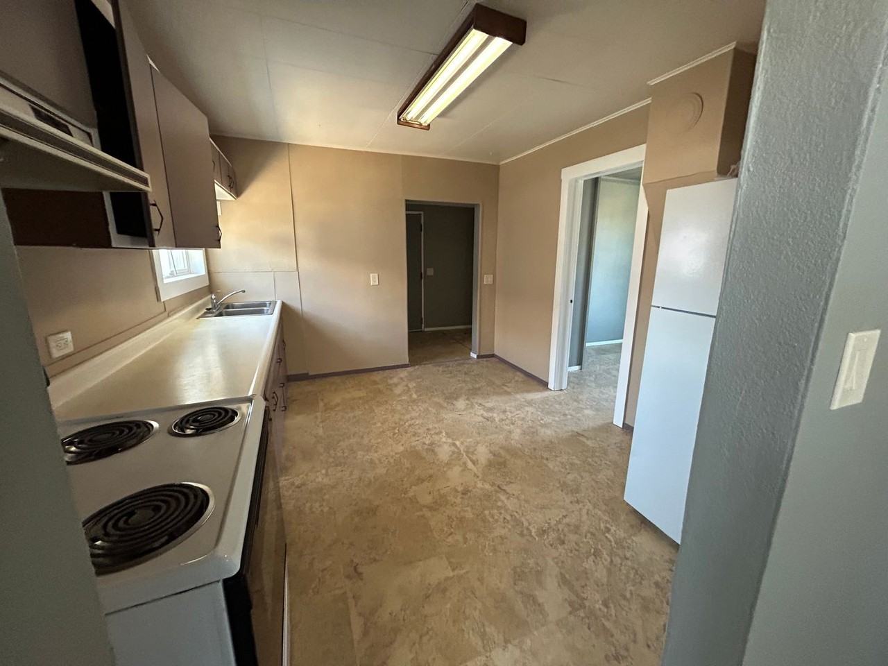 323 Sw 16th St - Photo 4 of 12