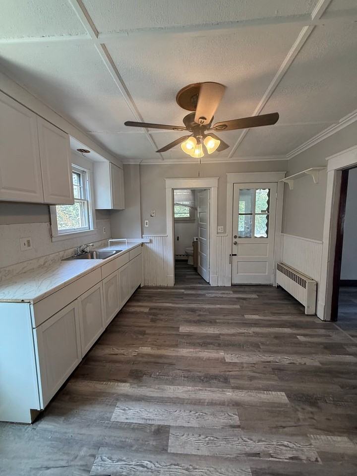 424 Washington St - Photo 2 of 15