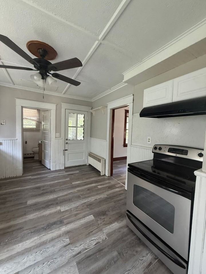 424 Washington St - Photo 3 of 15