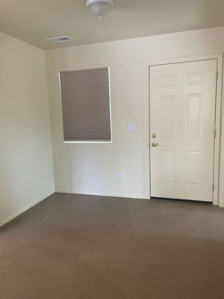 1804 E 2nd Ave - Photo 4 of 9