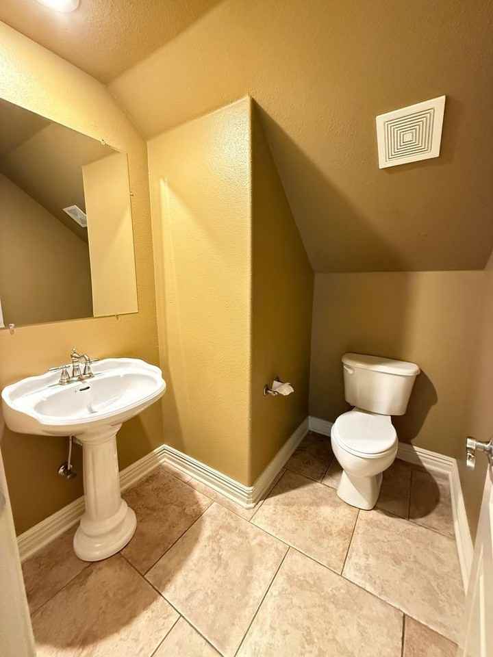 609 N Tournament Dr - Photo 3 of 25