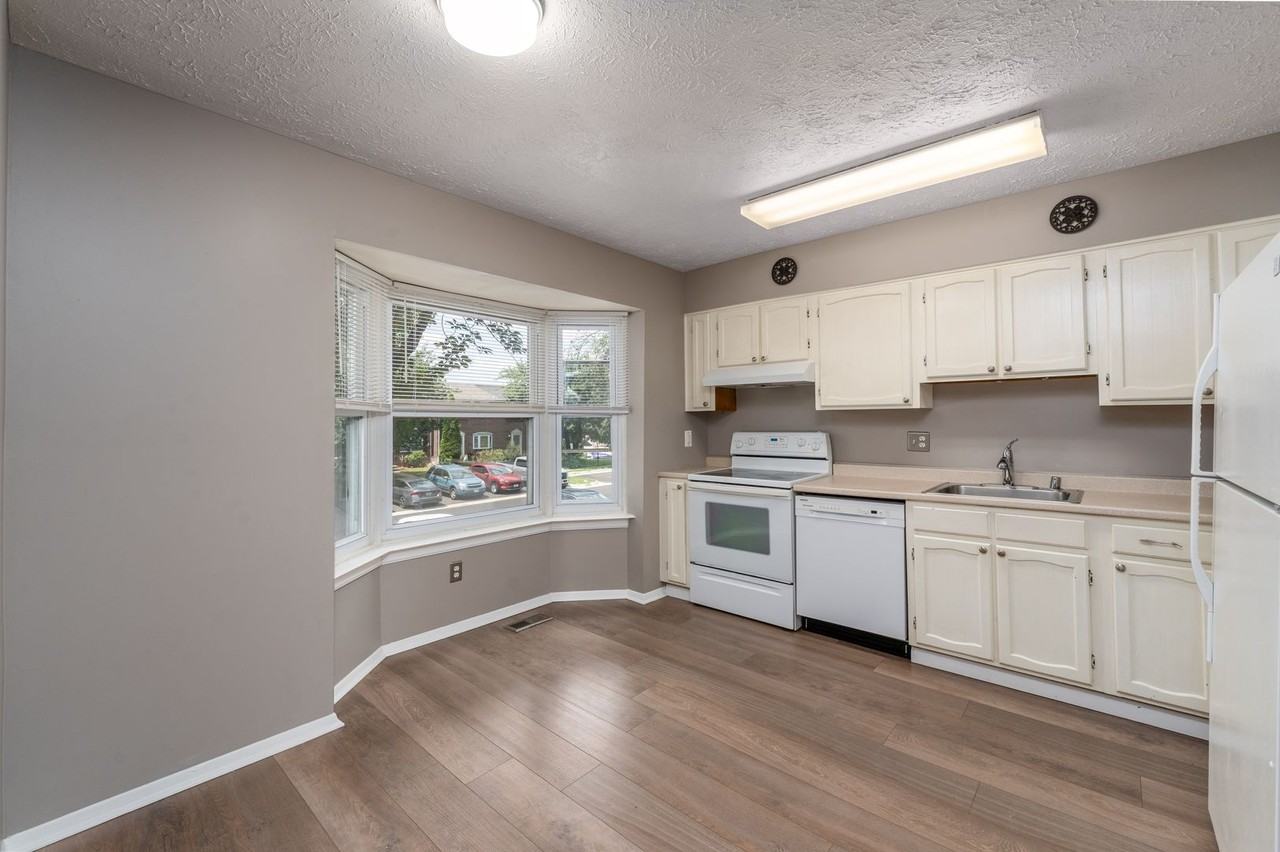 27 Sylvan Park Ct - Photo 2 of 24