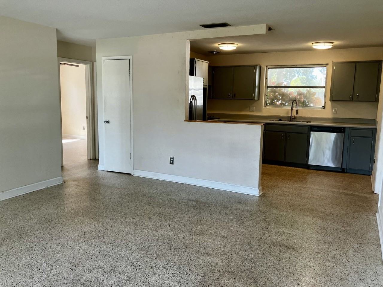 2434 Yale Rd - Photo 3 of 21