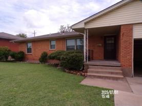3804 Nw Bell Ave - Photo 1 of 1