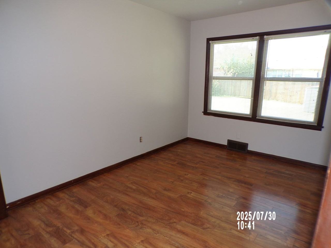 3804 Nw Bell Ave - Photo 5 of 17