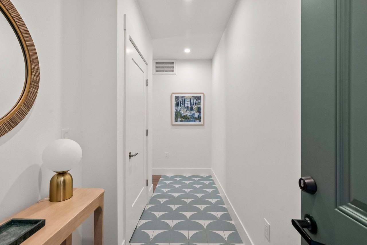 825 De La Vina - Photo 5 of 41