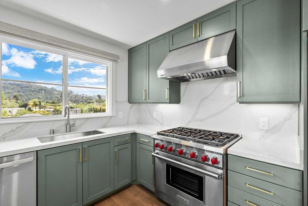 825 De La Vina - Photo 6 of 41