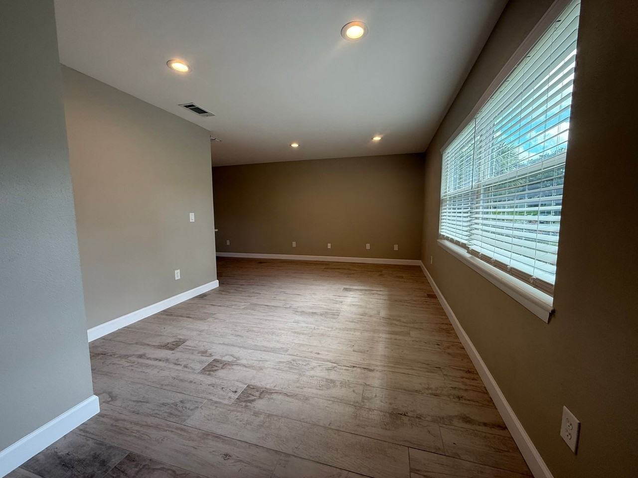 2919 Autumnwood Trl - Photo 2 of 16