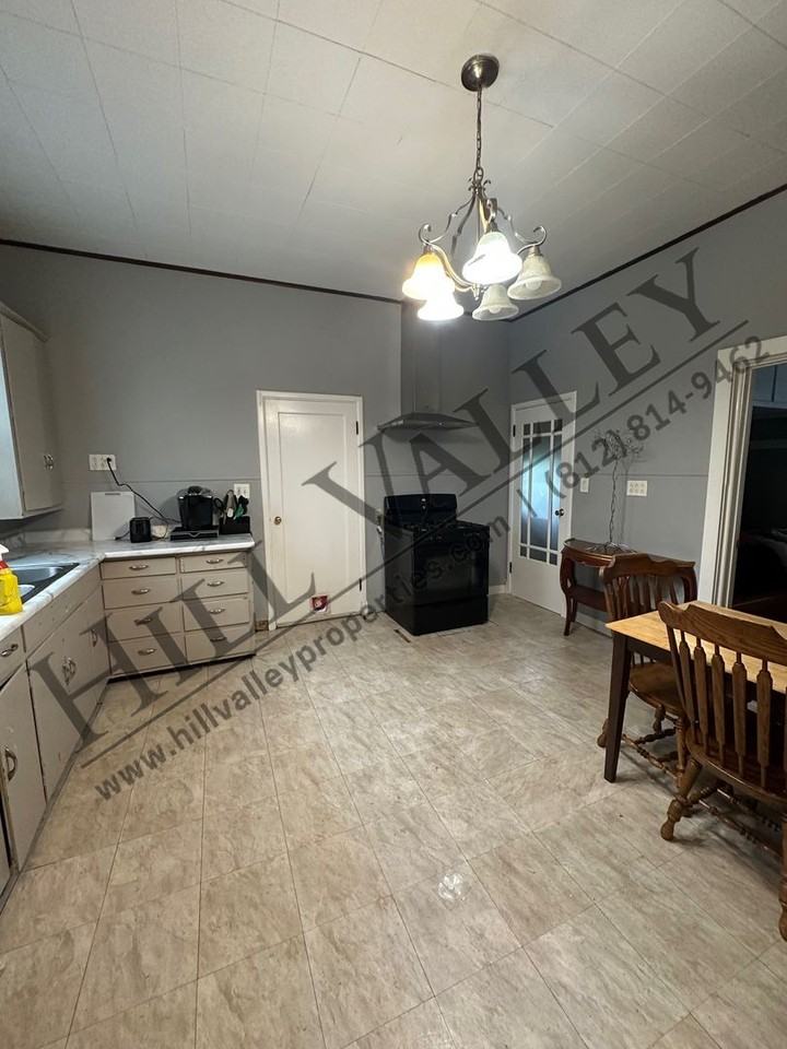 1511 S 3rd St - Photo 3 of 9