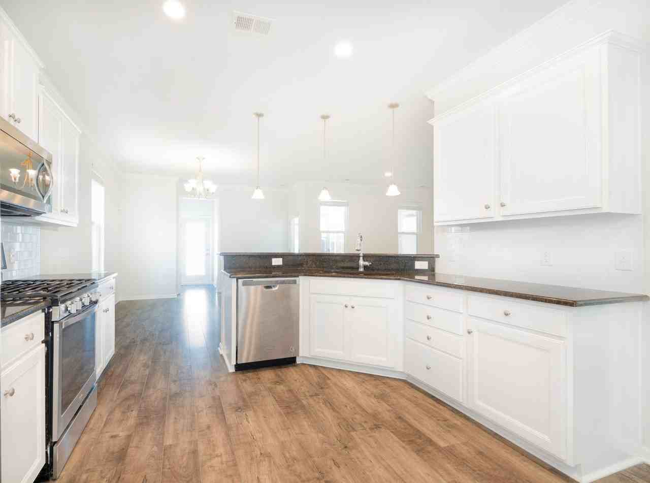 1835 Grovehurst Dr - Photo 7 of 26