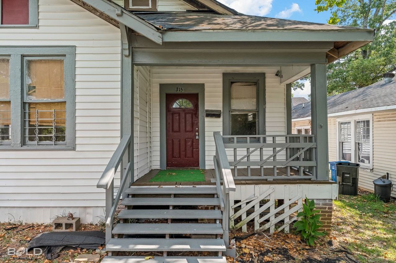 315 Robinson Pl - Photo 2 of 26