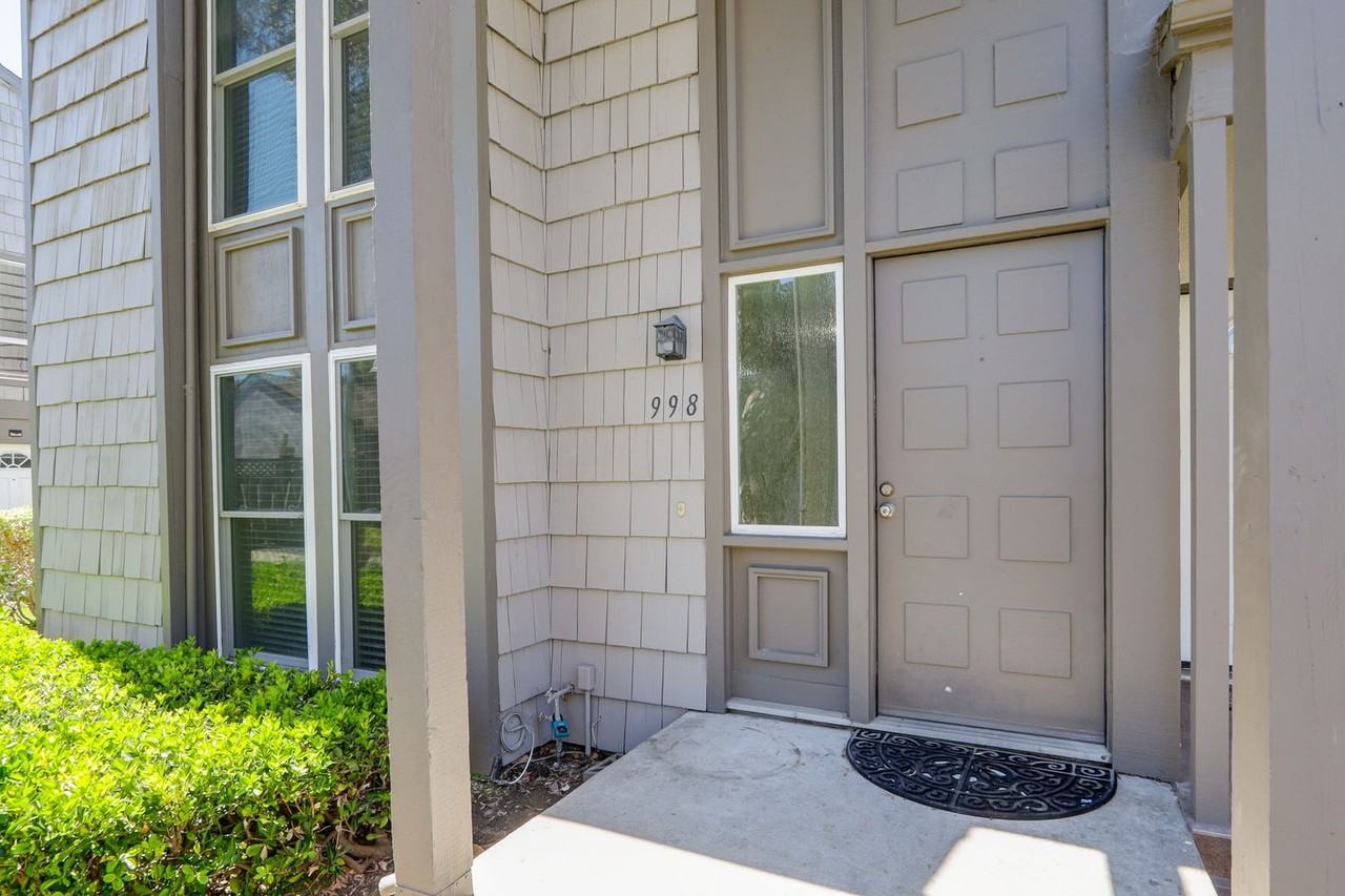 998 Cartier Ln - Photo 2 of 50