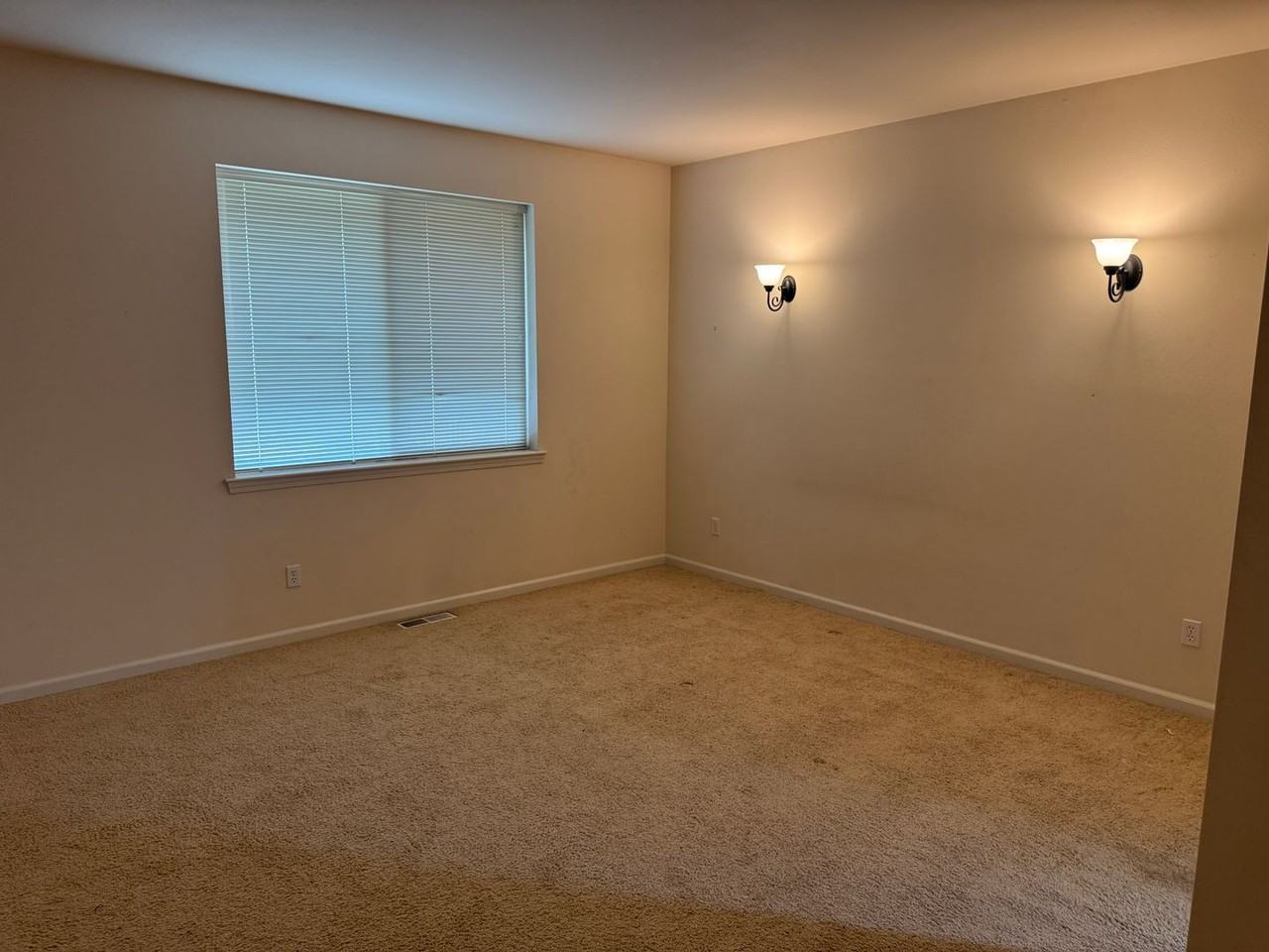 1707 E Ashford Way - Photo 5 of 18