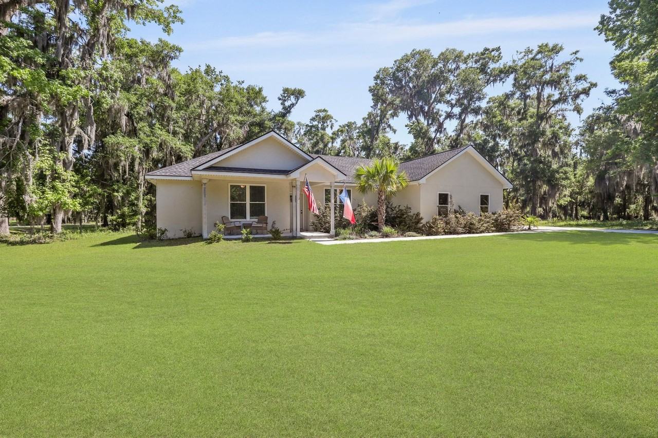 1003 Dolphin Ct Ne - Photo 2 of 45