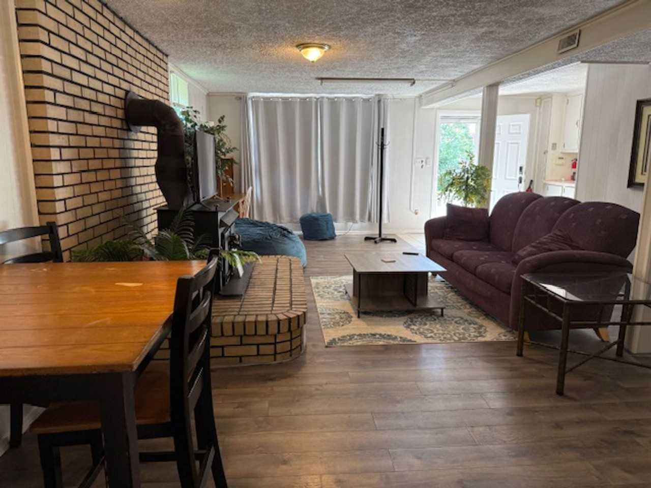 3808B Oakwood Ln - Photo 2 of 11