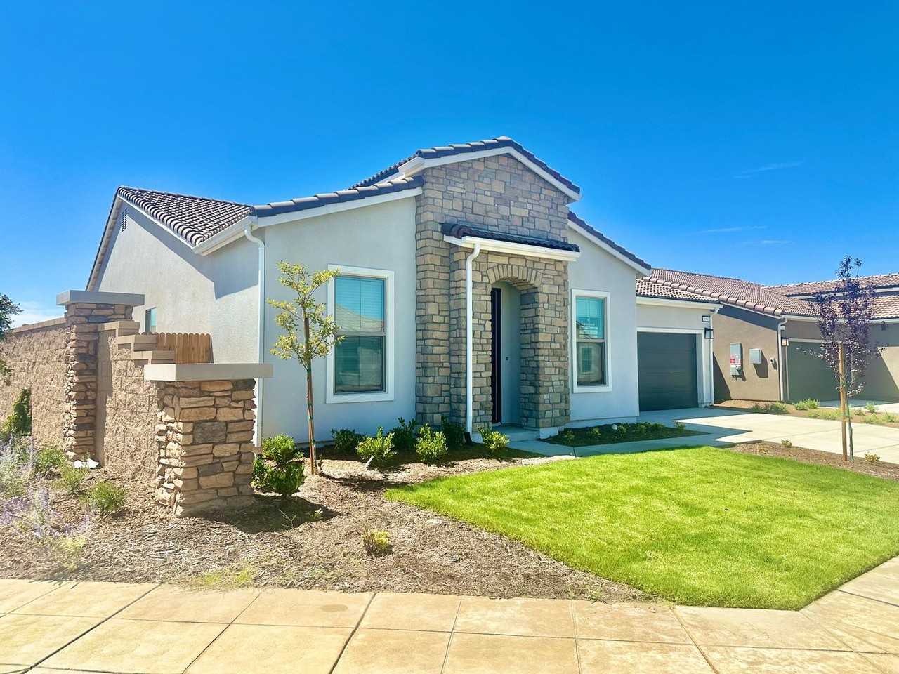 1094 Granite Dr W - Photo 2 of 37