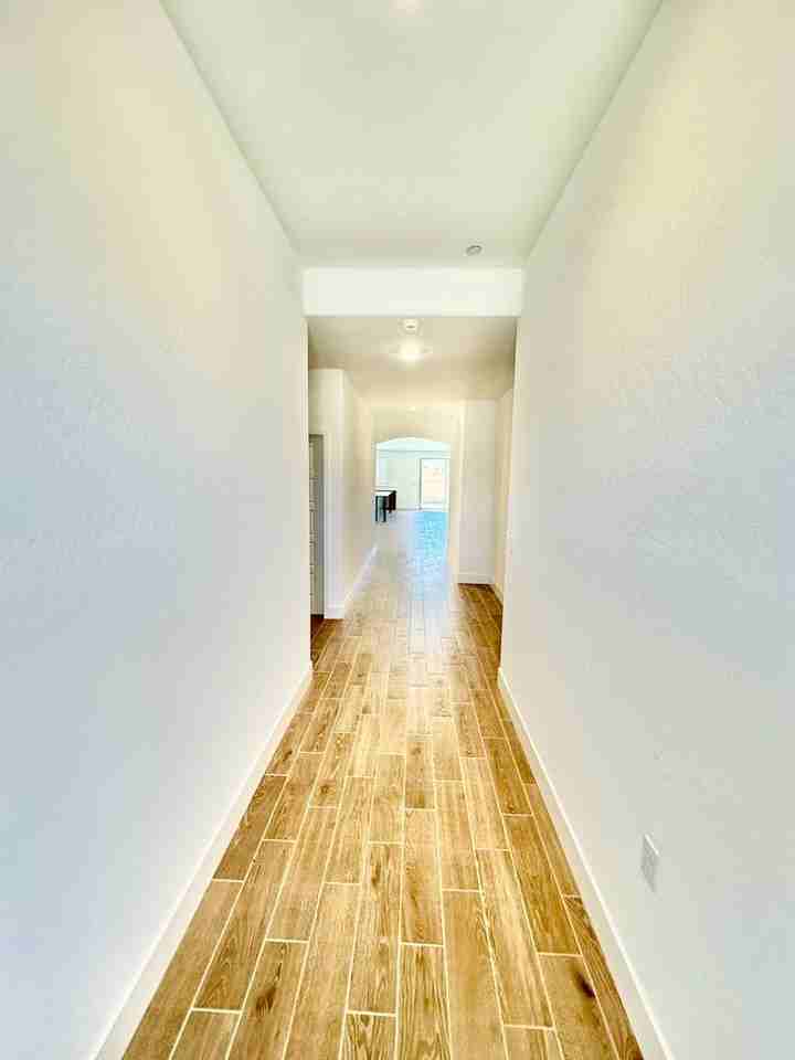 1094 Granite Dr W - Photo 3 of 37