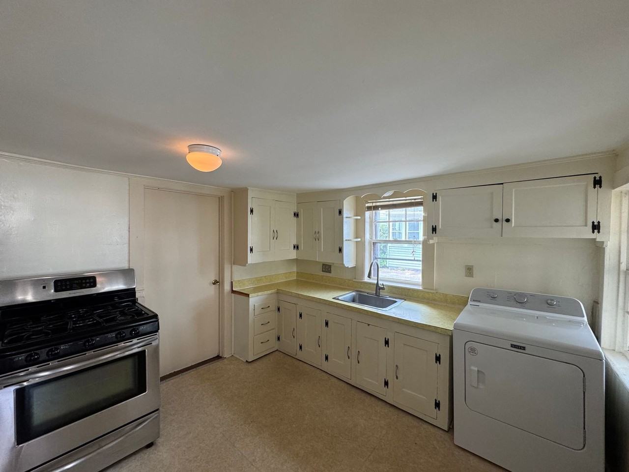 1 Cammetts Ct - Photo 3 of 22