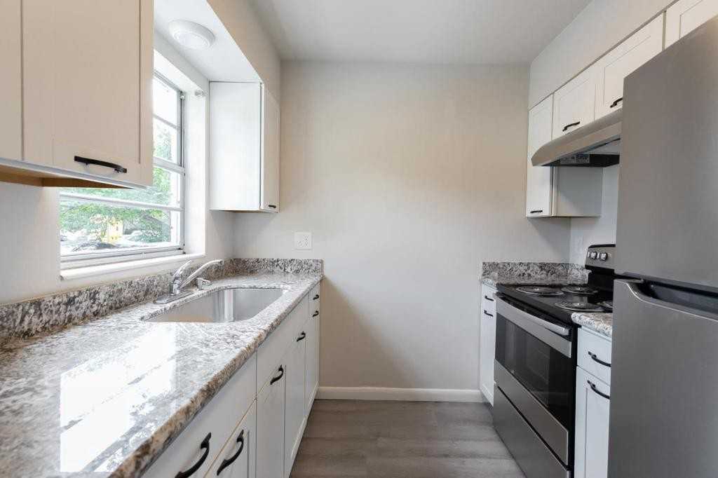 4251 Sw 21st Pl - Photo 4 of 20