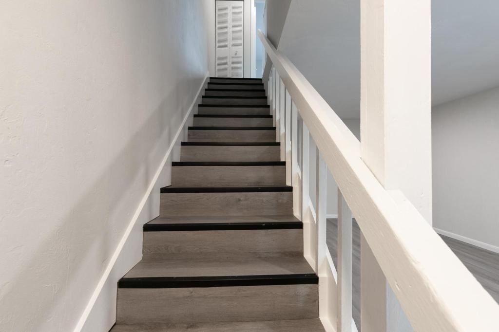 4251 Sw 21st Pl - Photo 2 of 20