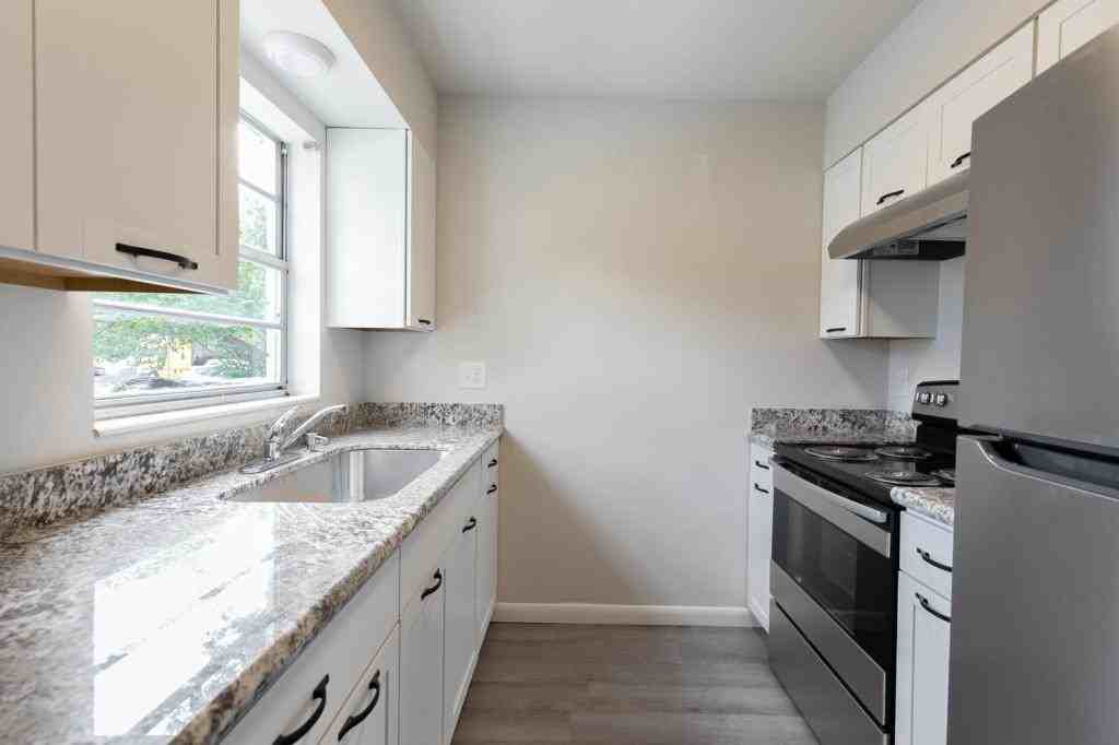 4251 Sw 21st Pl - Photo 4 of 20