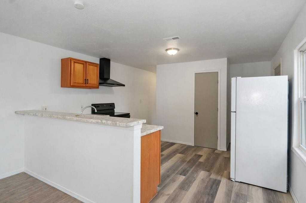 513 S Broadway Ave - Photo 5 of 21