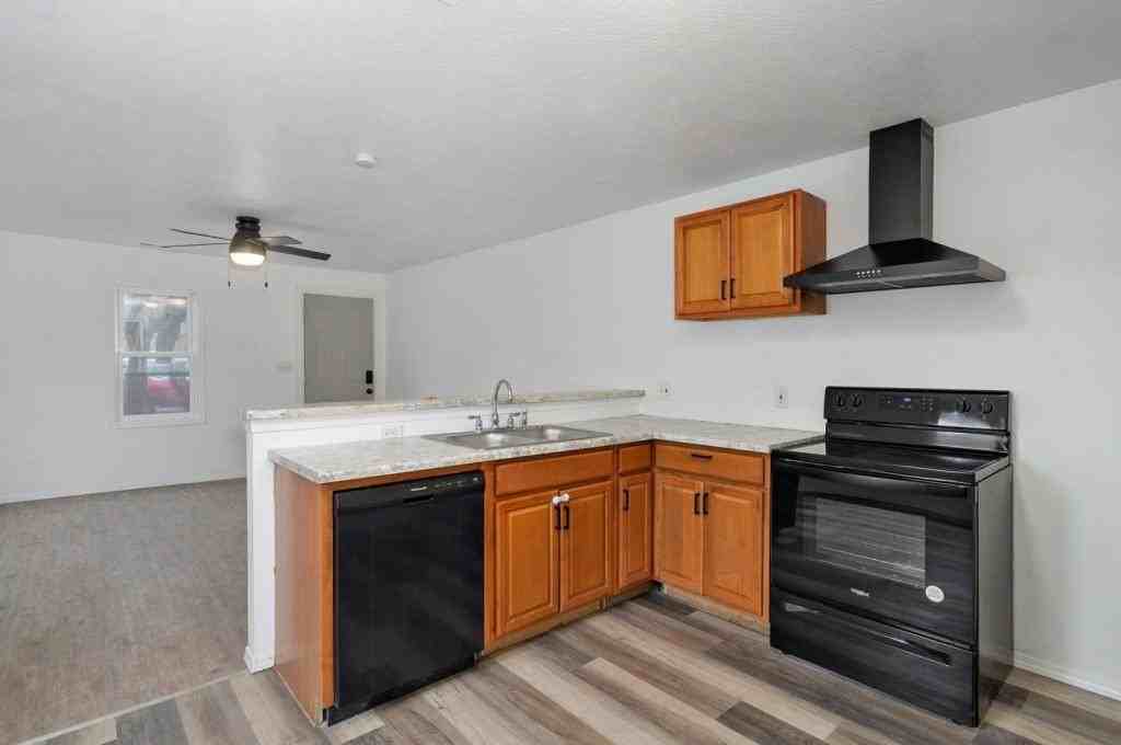 513 S Broadway Ave - Photo 6 of 21