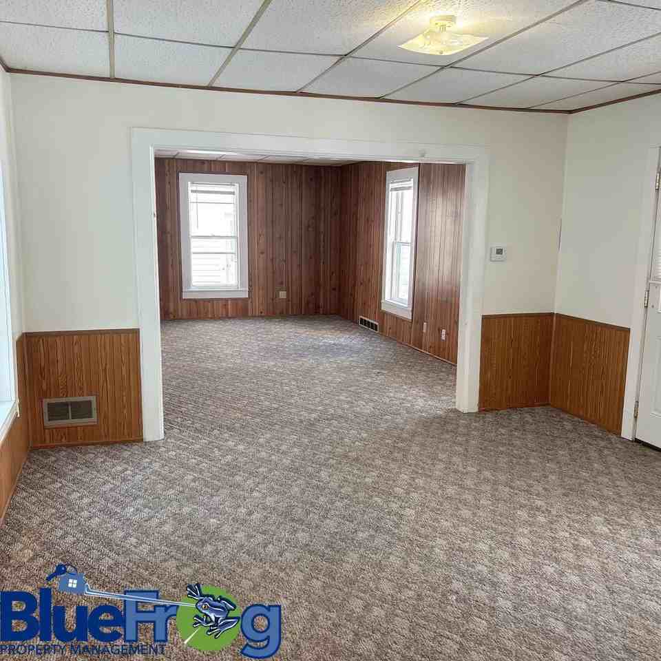 207 207/209 West Hancock Street #207 - Photo 3 of 9