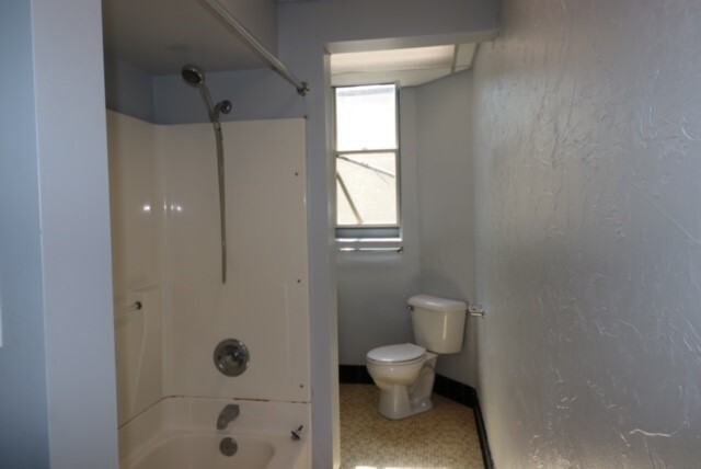 212 N 8th St #3 - Photo 4 of 8