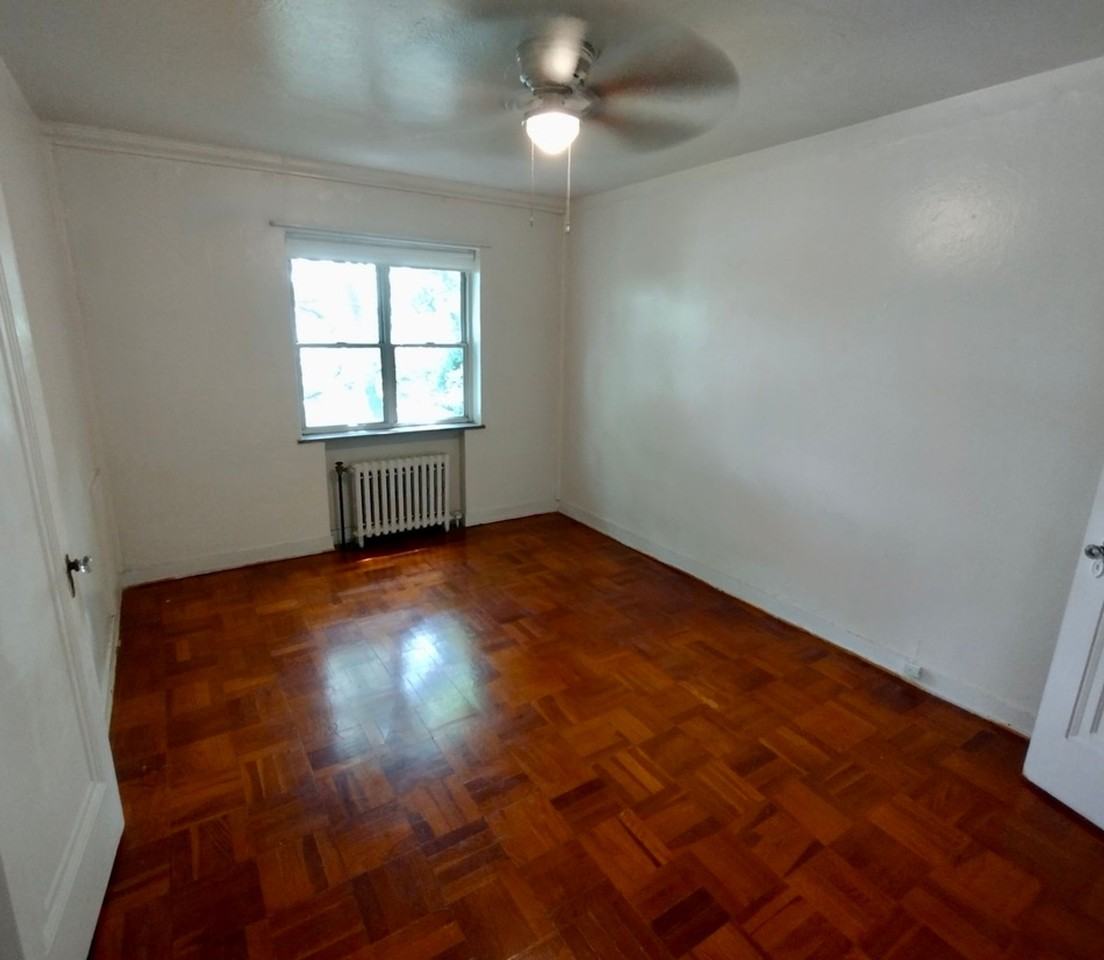 Ruth Gardens - Photo 3 of 7