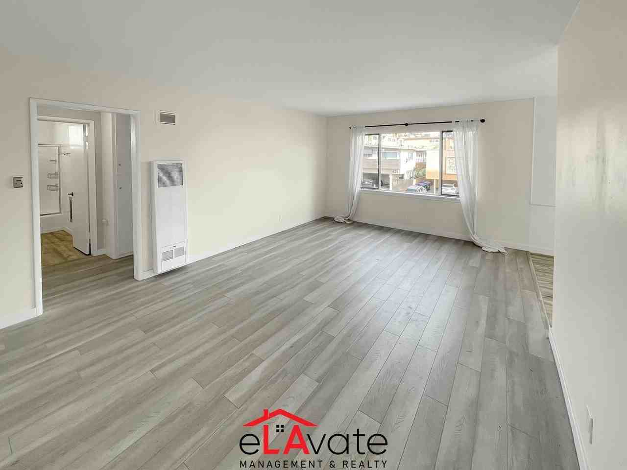 429 S Sherbourne Dr. - Photo 2 of 15