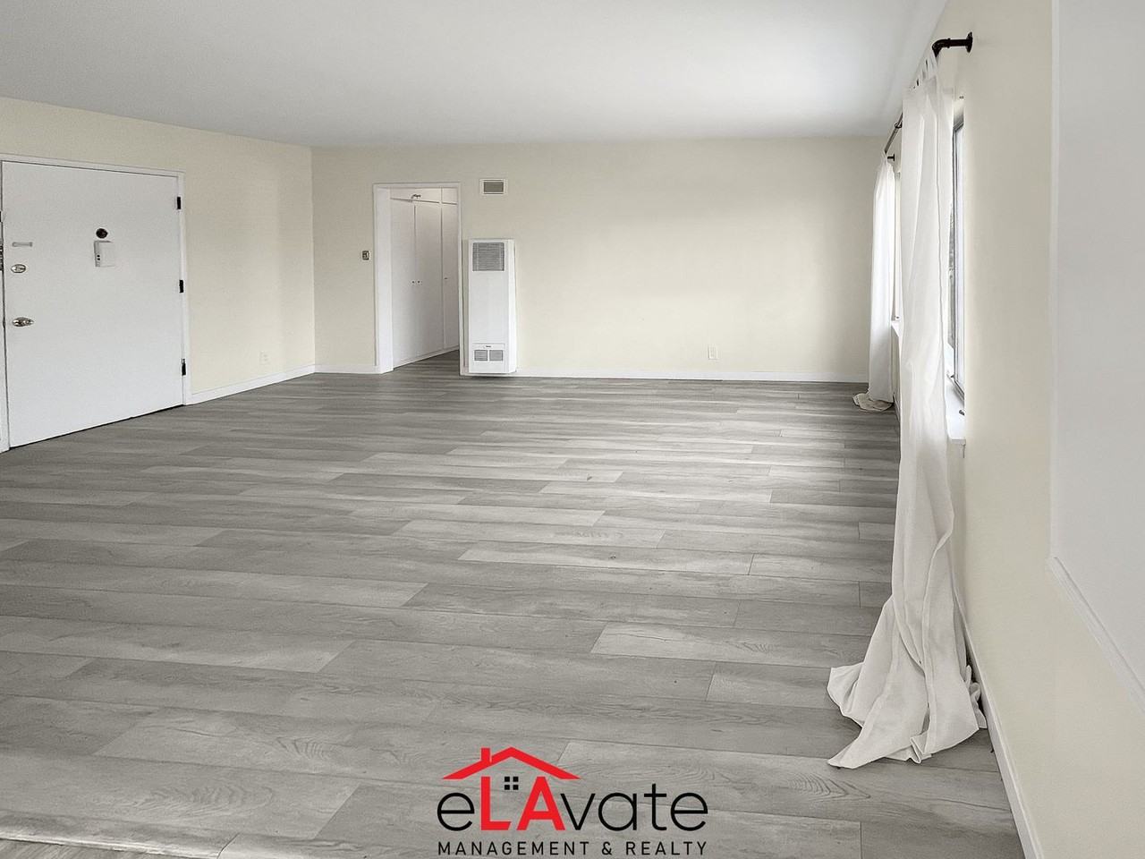 429 S Sherbourne Dr. - Photo 4 of 15