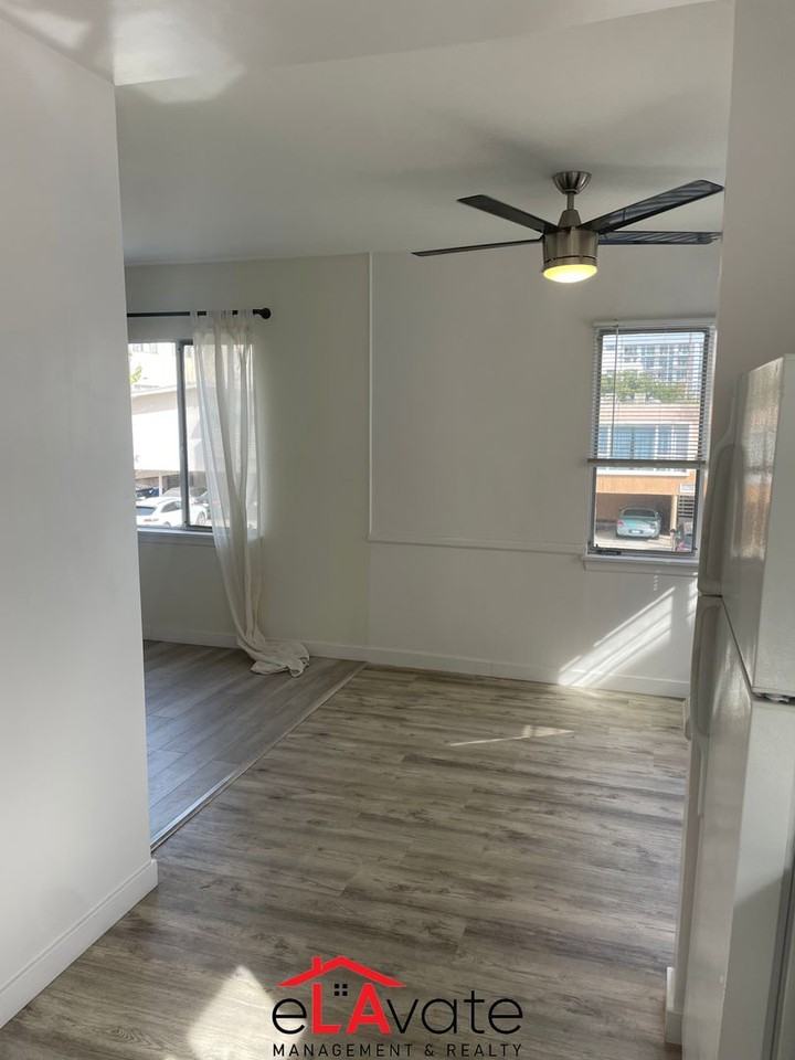 429 S Sherbourne Dr. - Photo 6 of 15