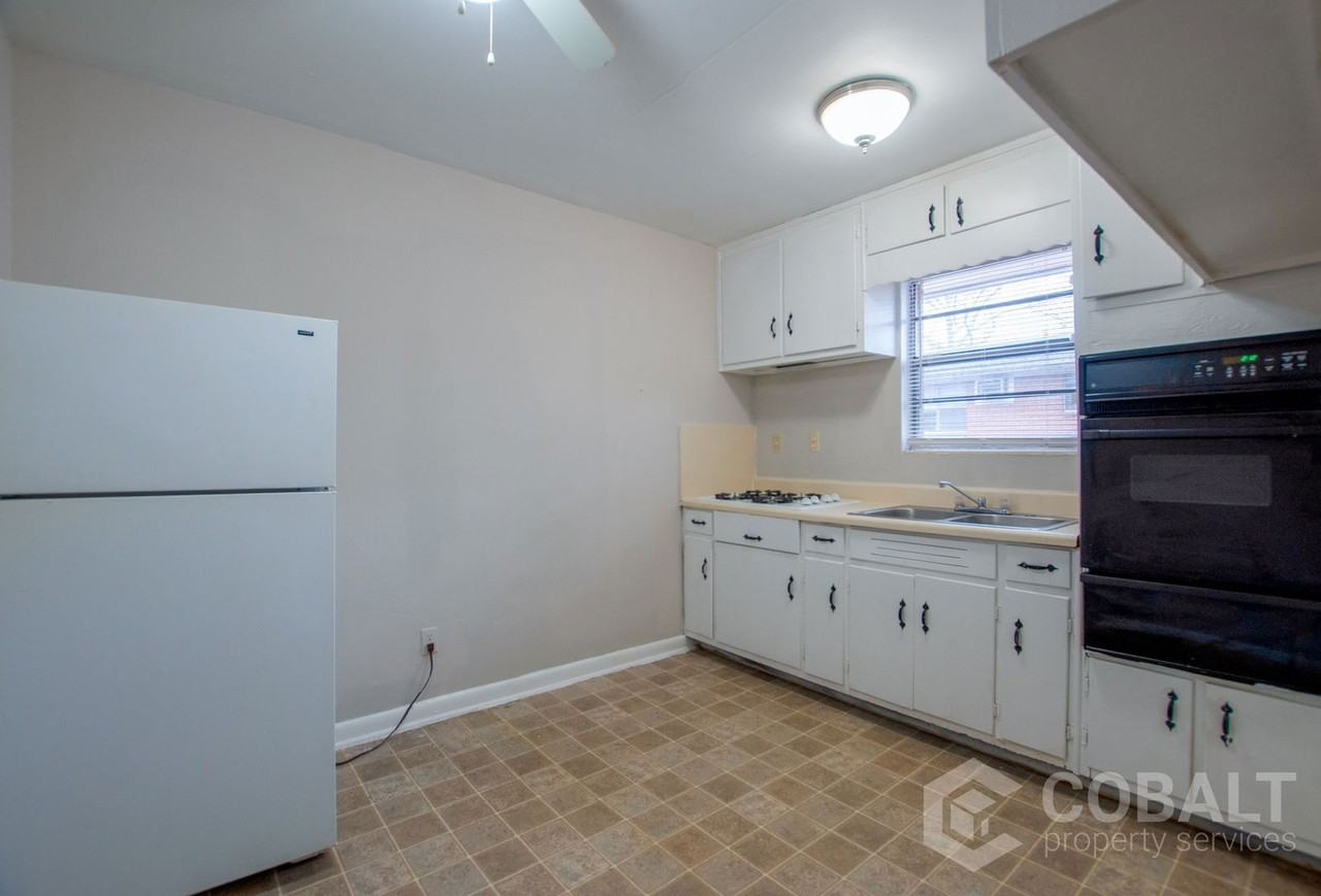 896 Greenwood Avenue Northeast #10 - Photo 4 of 11