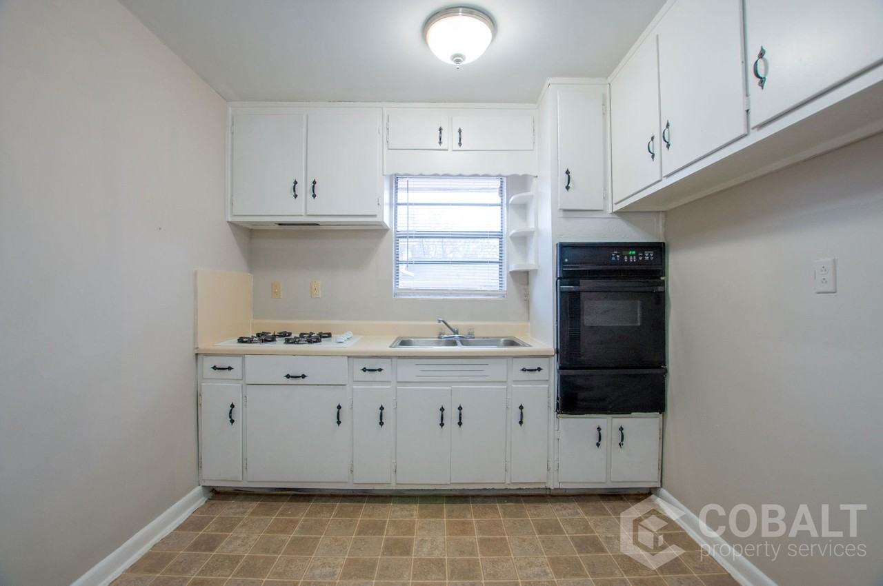 896 Greenwood Avenue Northeast #10 - Photo 5 of 11