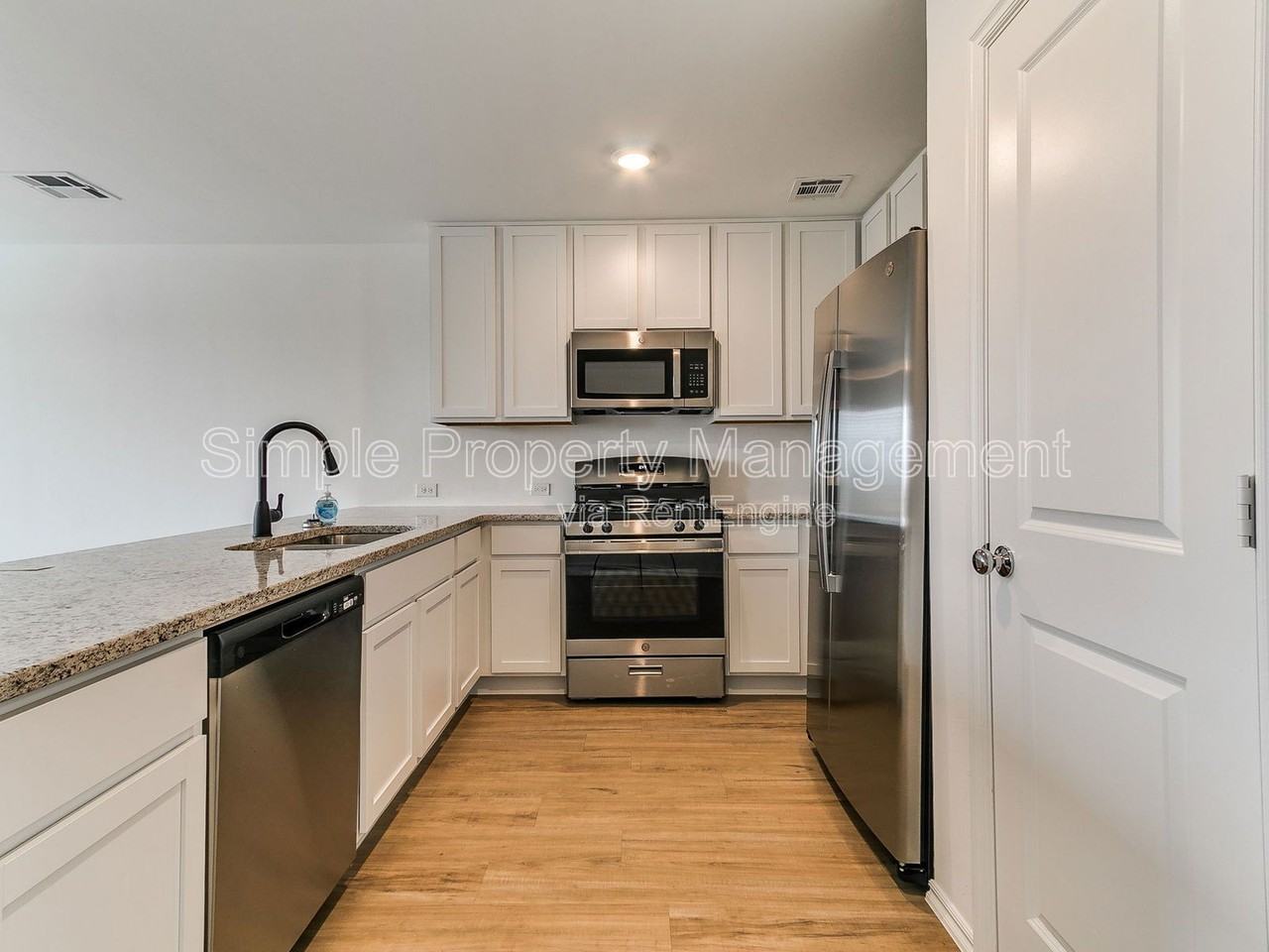 14803 Parkway Center Ave #0 - Photo 6 of 29