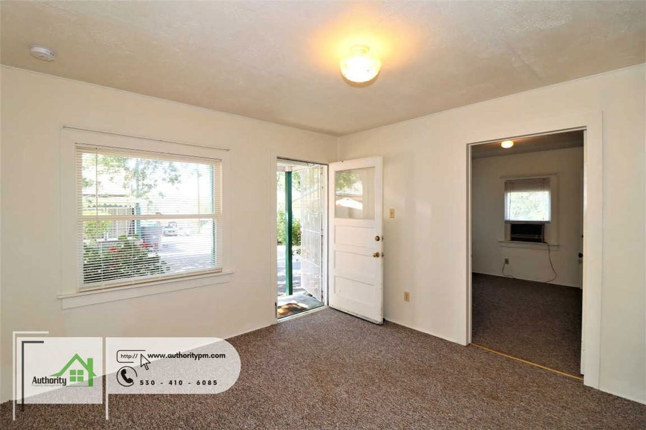 1825 Grand Coulee Blvd - Photo 4 of 15