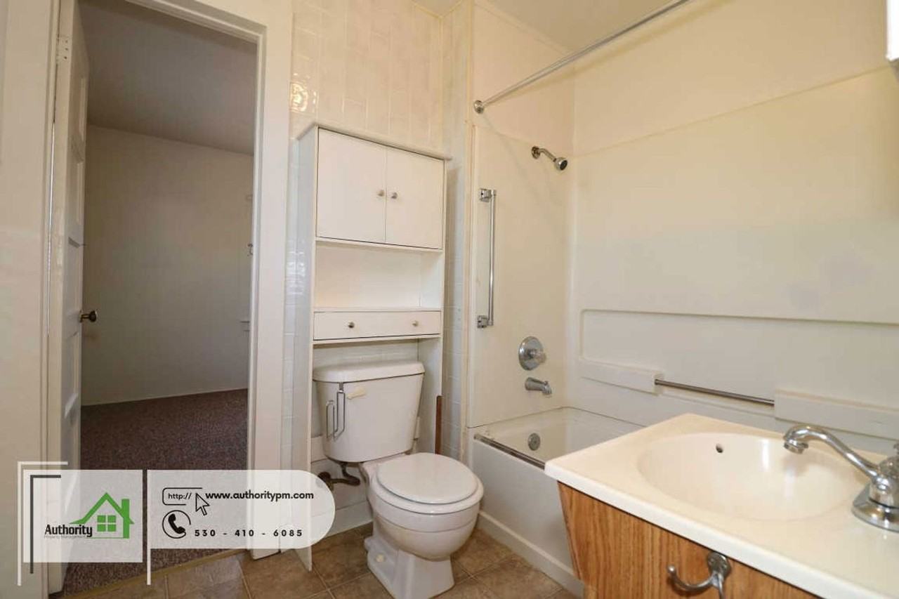 1825 Grand Coulee Blvd - Photo 7 of 15