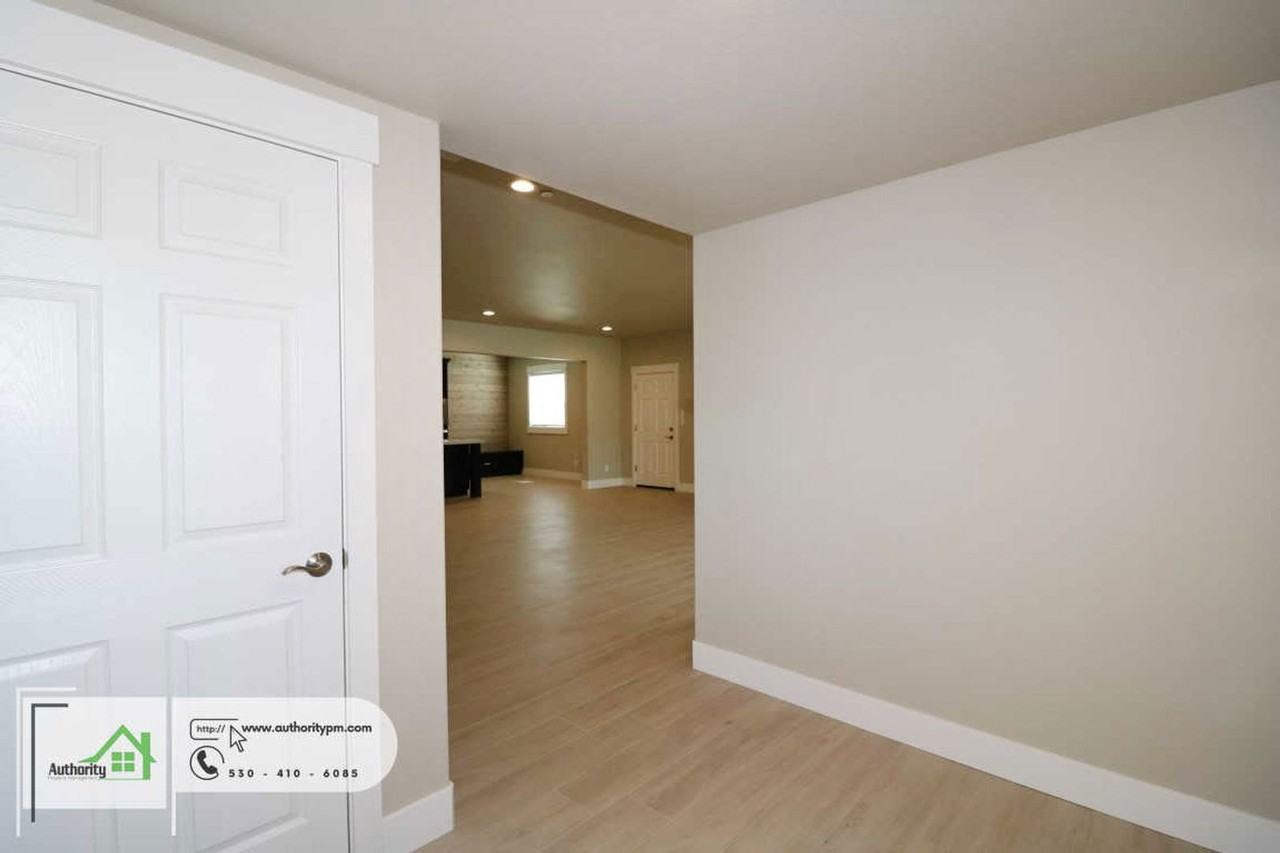 6677 Bandito Dr - Photo 4 of 30