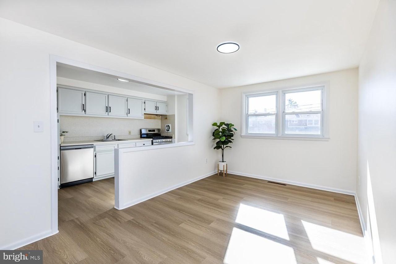 1117 Circle Dr - Photo 3 of 30