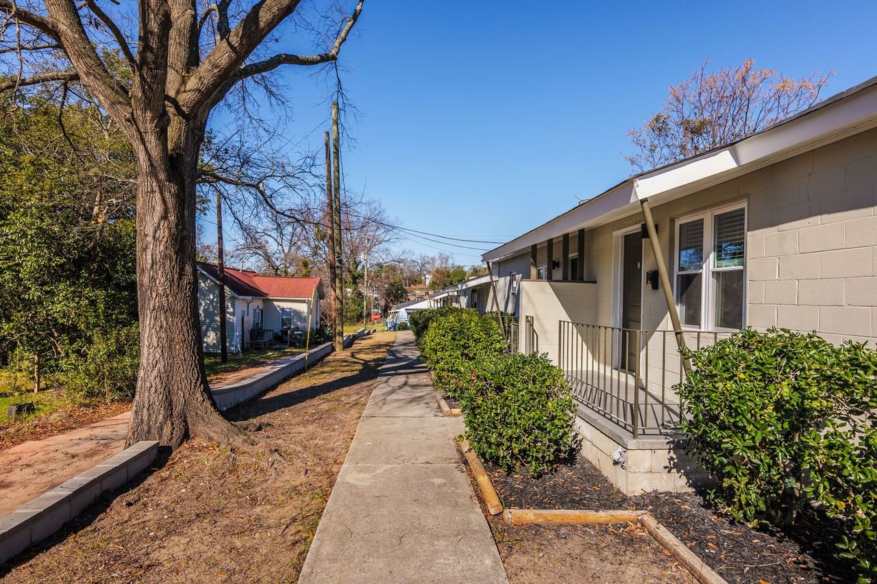 2120 Senate - Photo 3 of 18